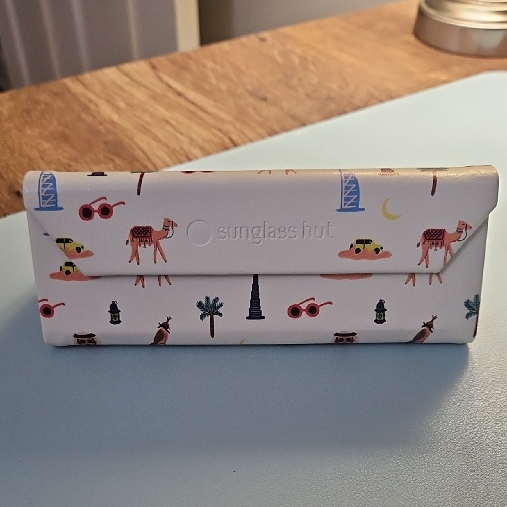 White Patterned Glasses Case